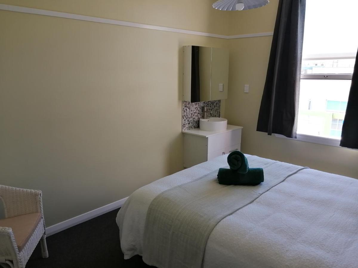 The Duke Hostel グレイマウス エクステリア 写真 A room at the hotel