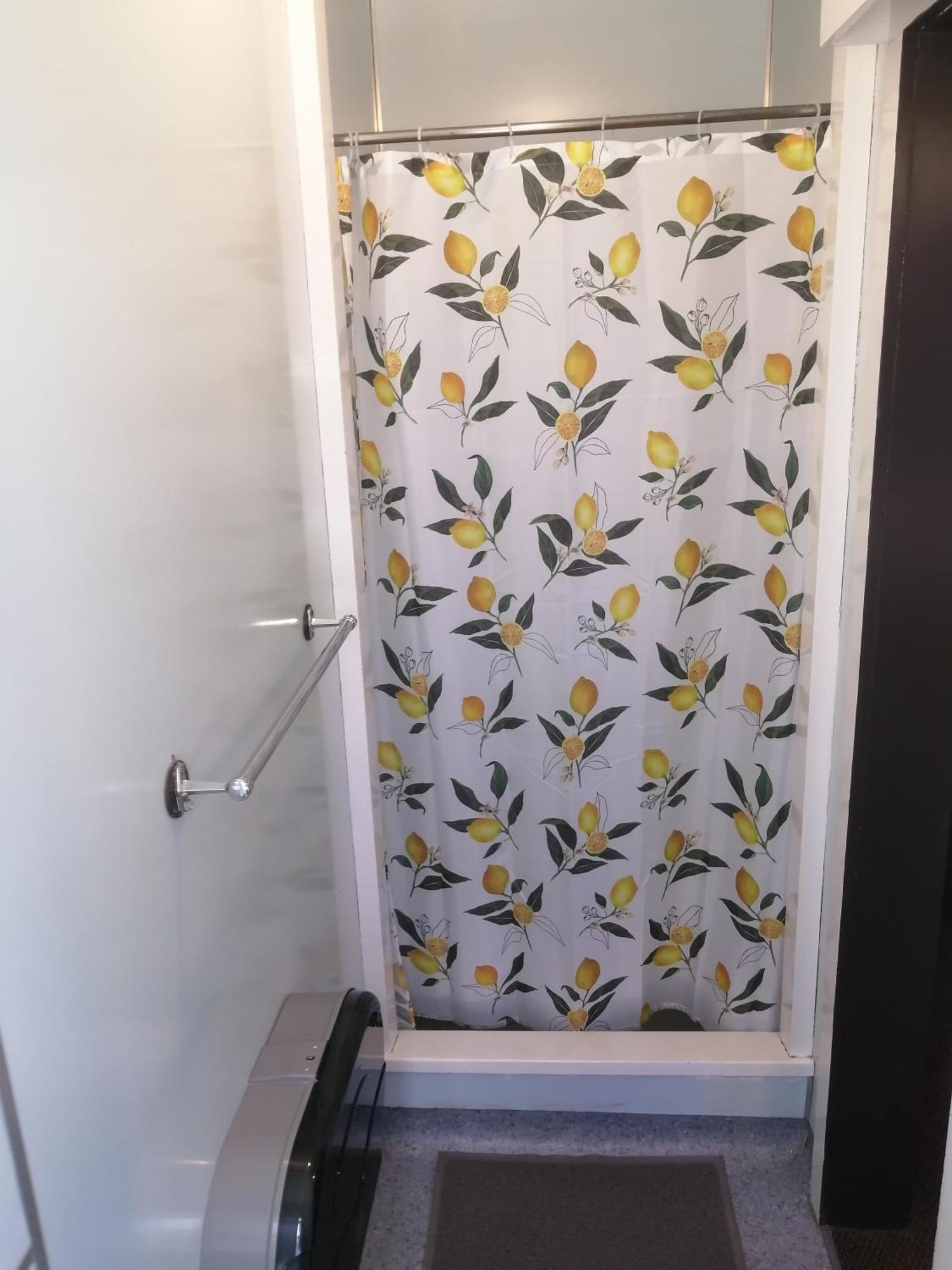 The Duke Hostel グレイマウス エクステリア 写真 Shower curtain