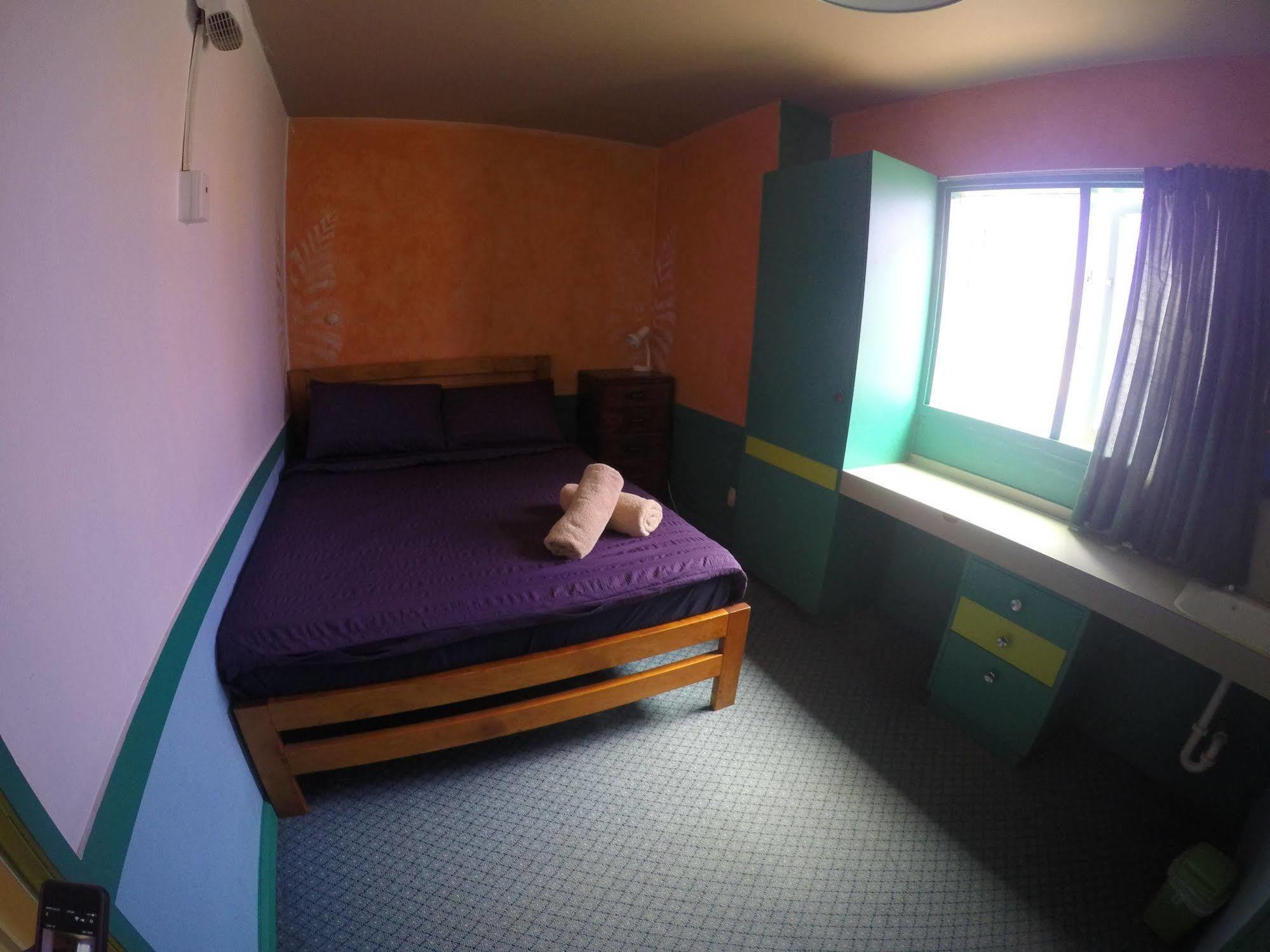 The Duke Hostel グレイマウス エクステリア 写真 A room at the hostel