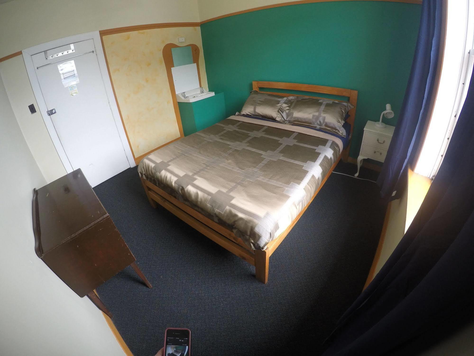 The Duke Hostel グレイマウス エクステリア 写真 A bedroom at the hostel