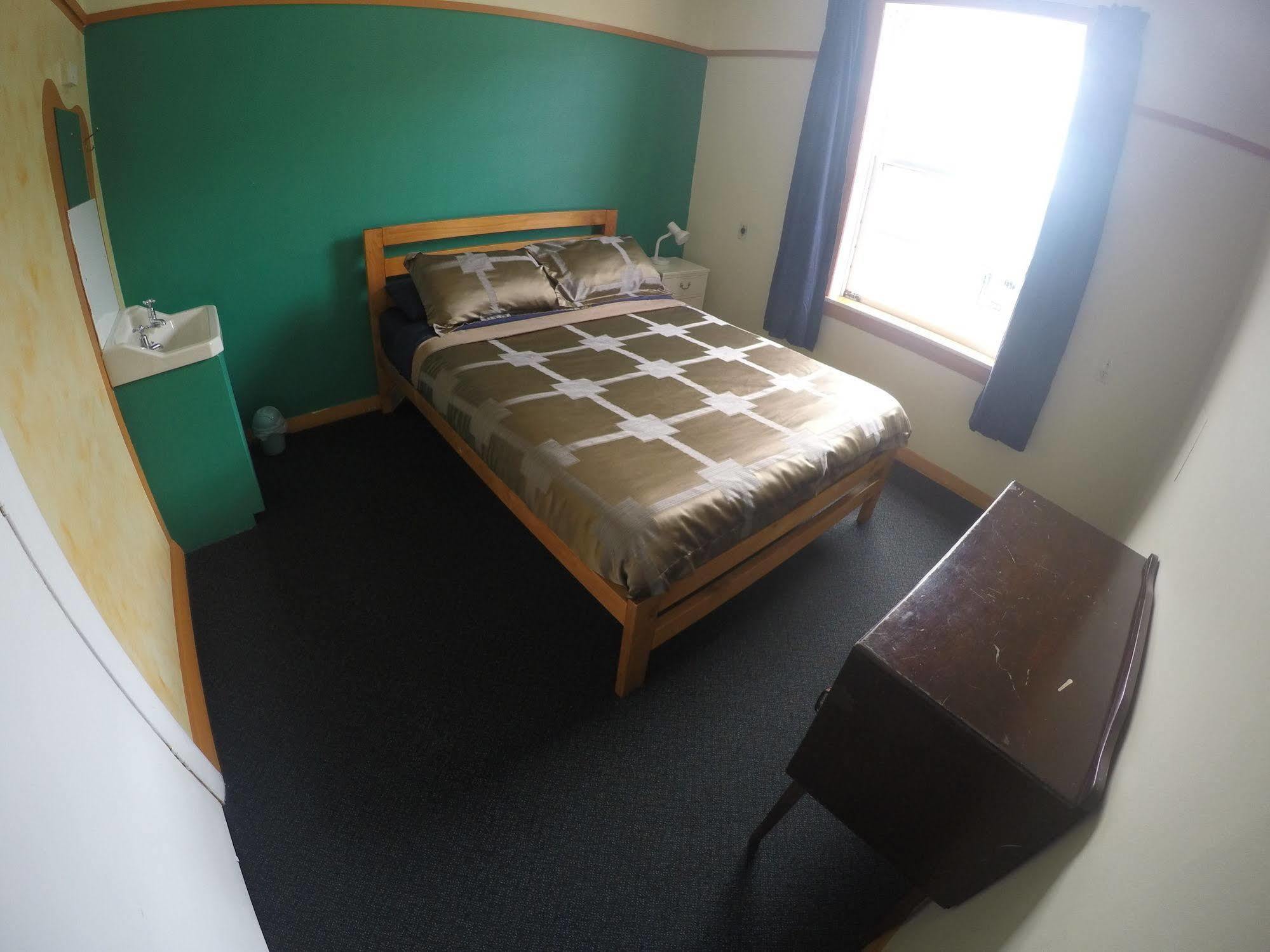 The Duke Hostel グレイマウス エクステリア 写真 A bedroom at the hostel