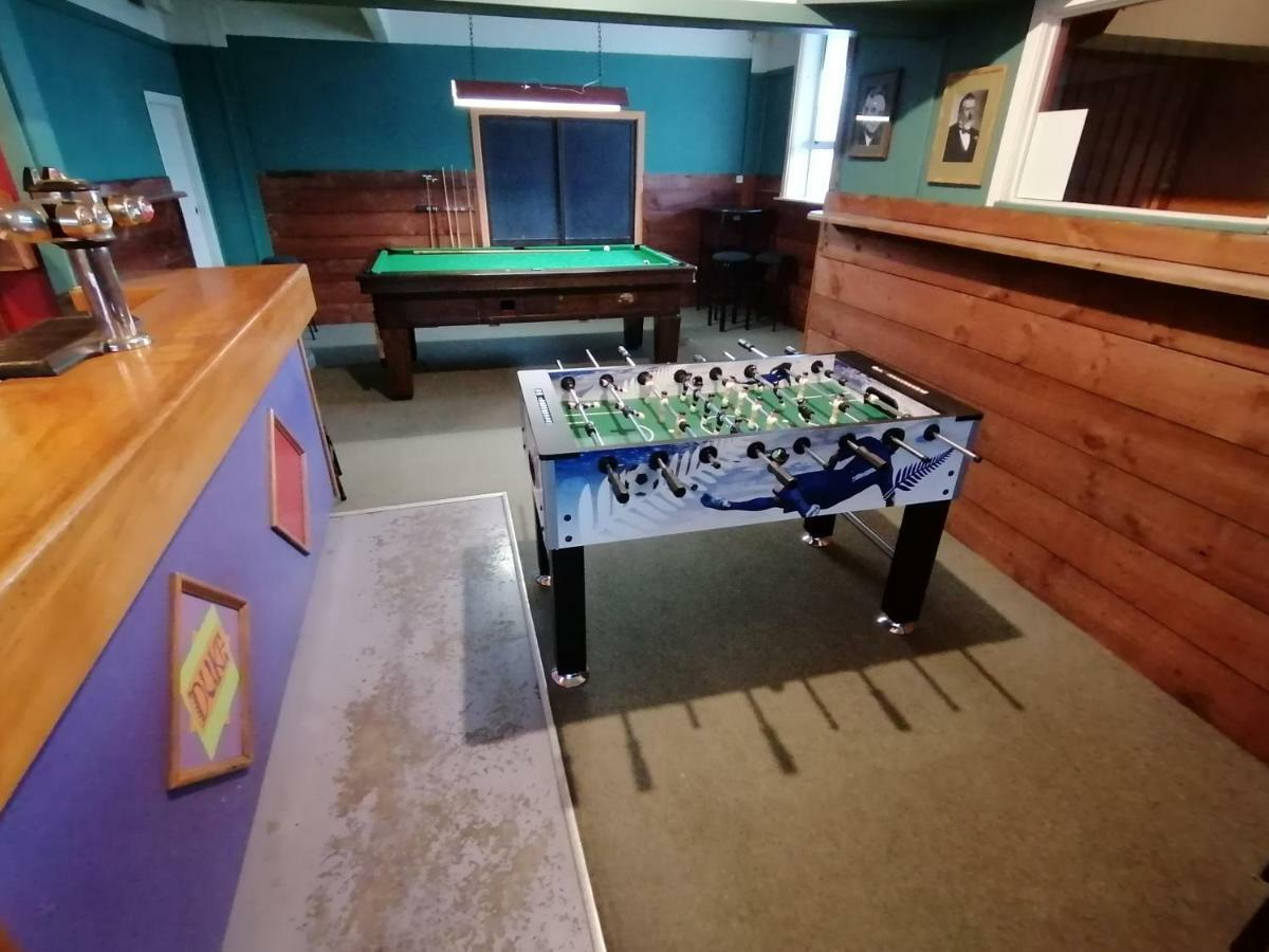 The Duke Hostel グレイマウス エクステリア 写真 The games room at the station